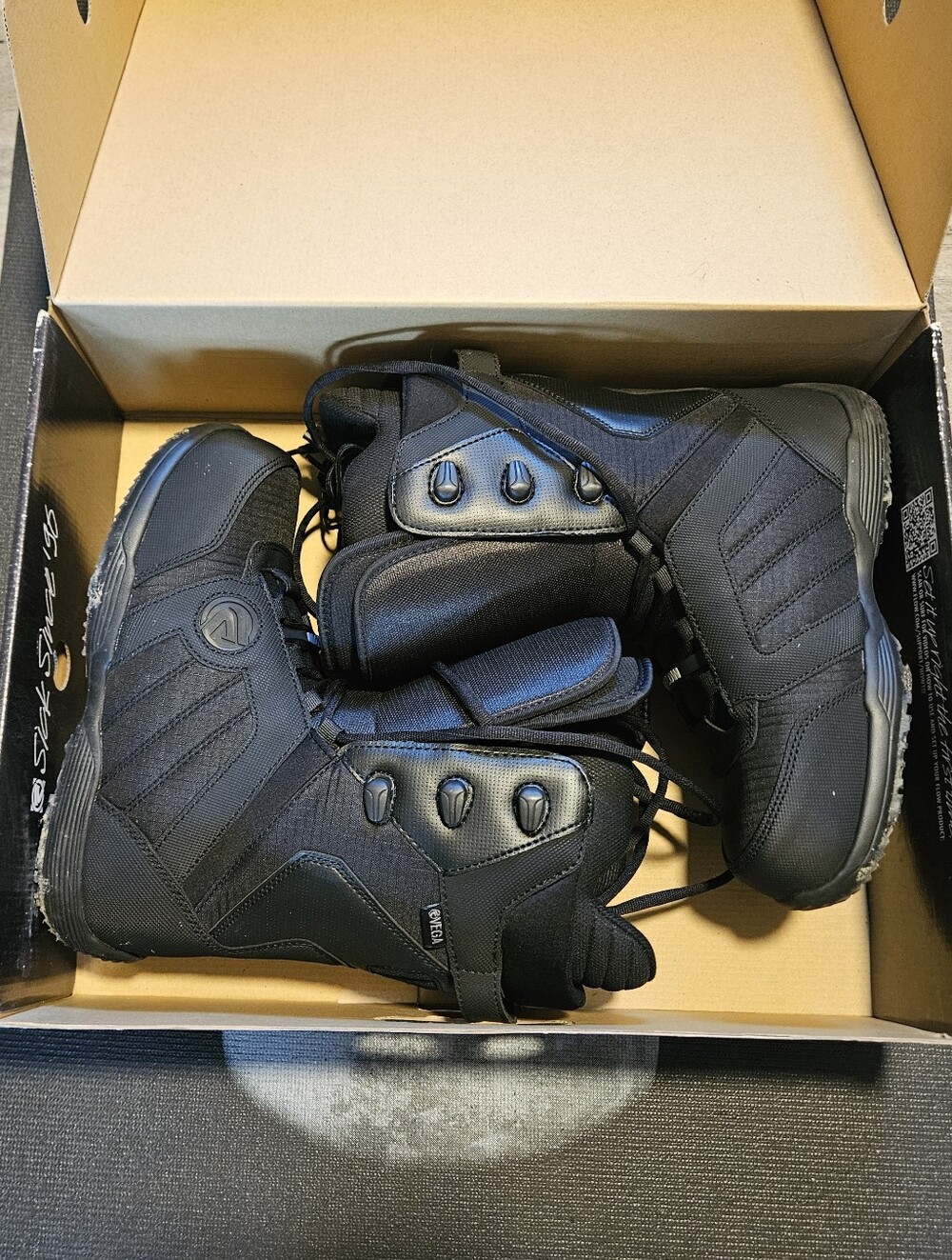 Men's Black Snowboard Boots - Size 9